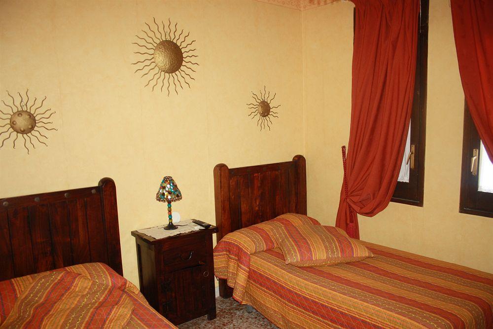 Hostal Restaurante La Diligencia Cunit Kültér fotó