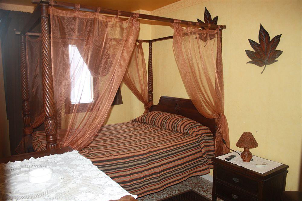 Hostal Restaurante La Diligencia Cunit Kültér fotó