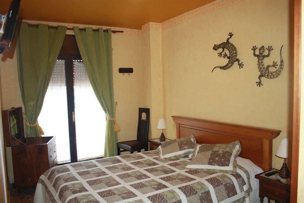 Hostal Restaurante La Diligencia Cunit Kültér fotó